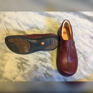 Burgundy UnLoop Clarks